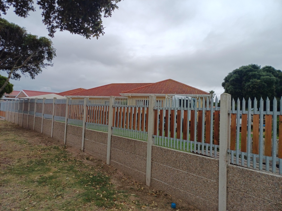 4 Bedroom Property for Sale in Hartenbos Central Western Cape